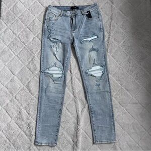 Amiri | Light Wash Denim Distressed Blowout Skinny Jeans | Size 32